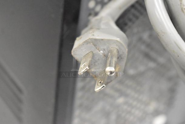 Magic Chef HMM1611ST2 microwave plug, 120 volts, 1 phase, with visible wear.