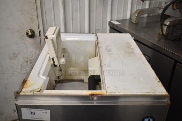 Hoshizaki KM-650MAH commercial ice machine head, 661-lb/24hr capacity, used, visible wear and rust, 208-230V, 1 Phase.