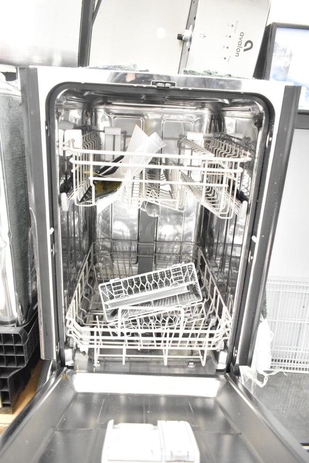 Brand new 2025 Honeywell HDS18SS 18" dishwasher, 8 place settings, 6 washing programs, stainless steel tub, Energy Star.