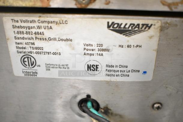 Vollrath TSI8002 40796 commercial double Panini press label, 220V, 1 phase, 3080W. Serial: H61-00372797-0013. Made in China.