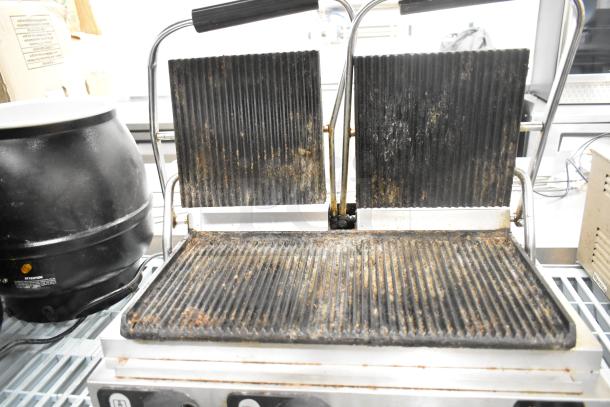 Vollrath TSI8002 40796 double panini press, used condition, ribbed plates, 220V, countertop model.