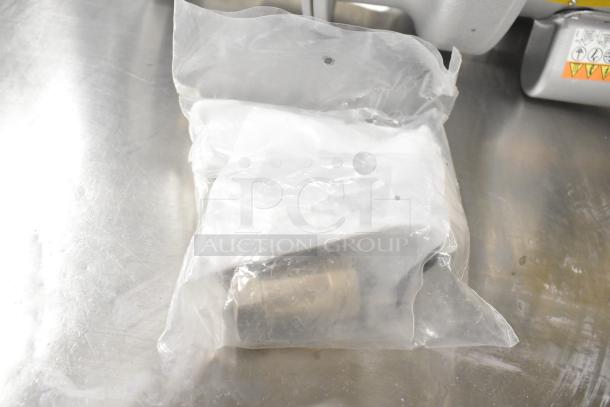 Hoabrt Garbage Disposal in plastic packaging, compatible with 115/230/110/220 volts, 1 phase.