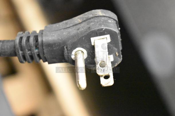 Turbo Air MUR-48-N undercounter cooler plug, showing a standard 115V, 1 phase power cord, indicating electrical compatibility.