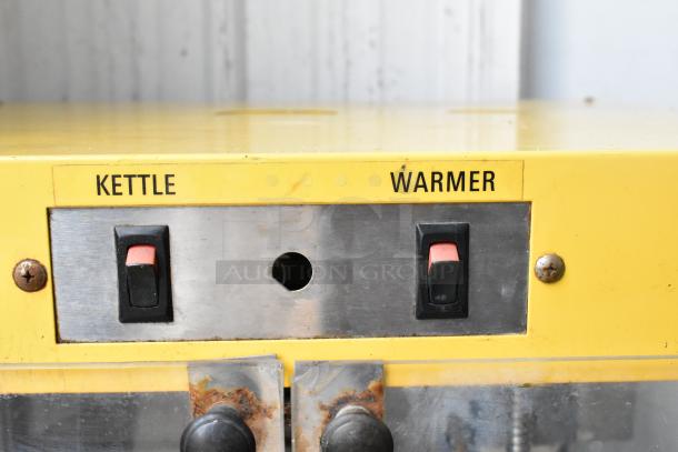 Star 49 countertop popcorn machine, 115V, 1 phase. Features kettle and warmer switches. Good condition with minor wear.