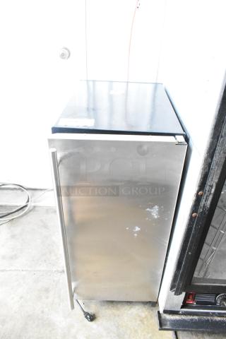General Electric GE ZDIS150WSS E 15" ice maker, stainless steel, 25 lbs. storage, 50 lbs. daily production. 115V, 1 phase.