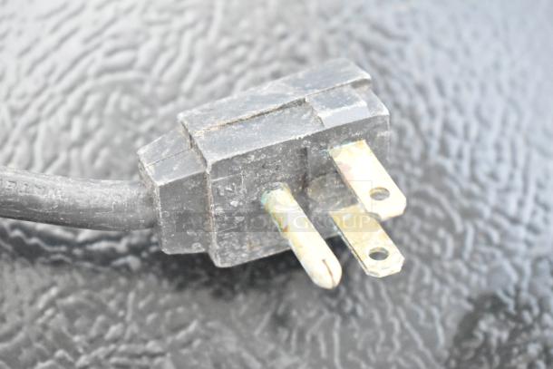 Power plug of General Electric GE ZDIS150WSS E 15" built-in ice maker. 115 volts, 1 phase. Plug condition shown.