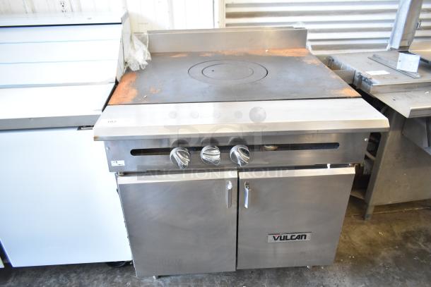 Vulcan V1FT36B Commercial Gas Range, single burner, stainless steel, visible wear on surface, three control knobs.