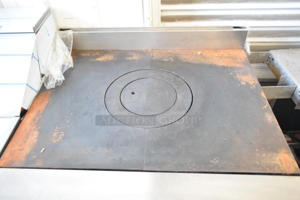 Vulcan V1FT36B commercial natural gas single burner range, features a heavy-duty flat top, showing signs of wear.