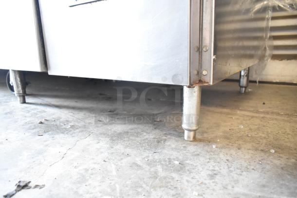 Vulcan V1FT36B commercial range, single burner, stainless steel, visible legs, used condition.