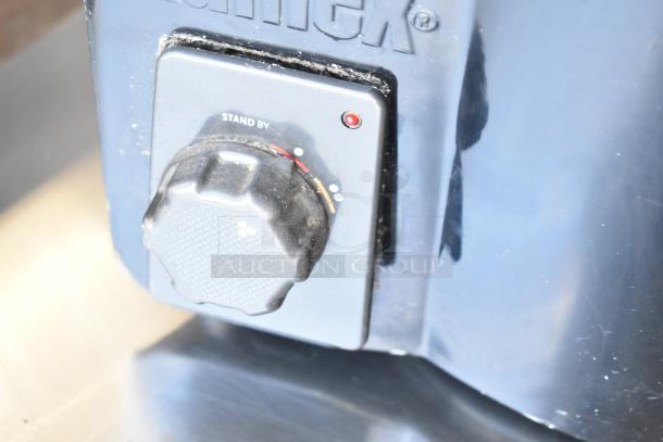 Zumex Multifruit Juicer with control knob, standby label, 120 Volts, 1 Phase. Minor surface wear, countertop model.