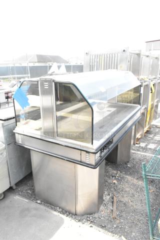 Henny Penny HMI-105 HI-5 Heated Island Merchandiser Display Case, stainless steel, curved glass front, 120/208V, 1 Phase.