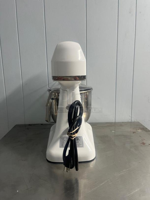 PRIMO PM-7 commercial planetary mixer, 7-quart, white. Model PM7, includes power cord. Good condition, stainless steel bowl.