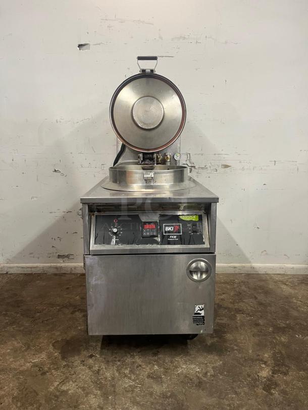 BKI FKM-F 24-inch electric pressure fryer, manual control, extra-large volume, stainless steel, used condition.