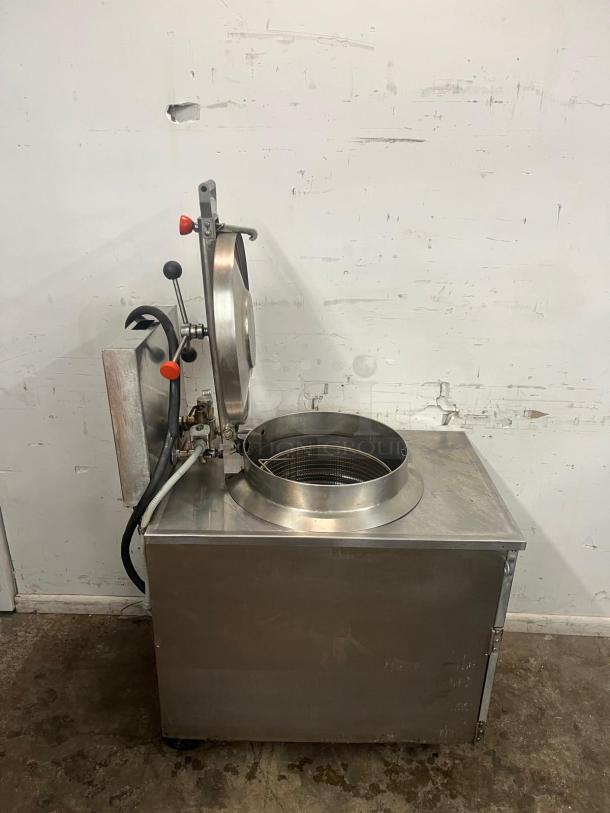 BKI FKM-F 24-inch electric pressure fryer, manual control, extra-large volume, stainless steel, good condition.
