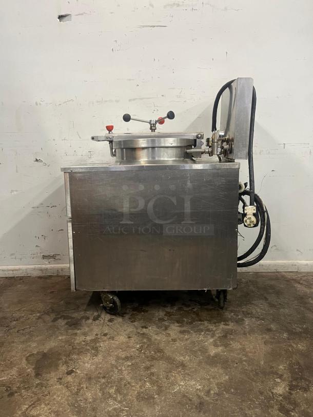 BKI FKM-F 24-inch electric pressure fryer, stainless steel, manual control, used condition, suitable for extra-large volumes.