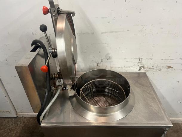 BKI FKM-F 24" electric pressure fryer, stainless steel, extra-large volume, manual control, open lid, good condition.