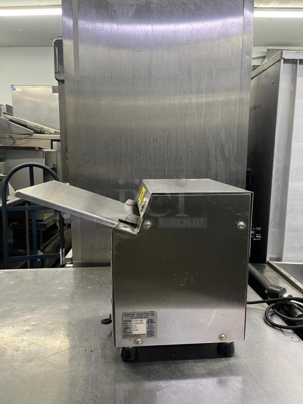 SOMERSET CDR-100 countertop dough sheeter, 10" one-stage, 120V, 1/4 HP, stainless steel, model tag visible, used condition.