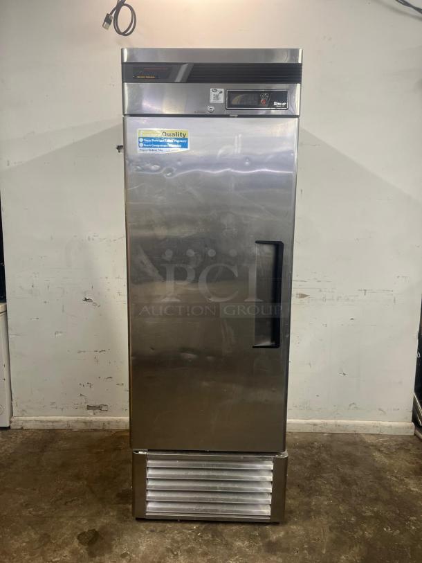 TURBO AIR TSF-23SD-N super deluxe 27" solid door reach-in freezer, LED lighting, durable steel, excellent condition.