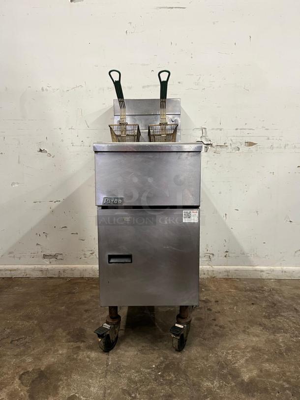 PITCO SG14-S-NG Solstice natural gas floor fryer, stainless steel, 40-50 lb capacity, 110,000 BTU, on casters.