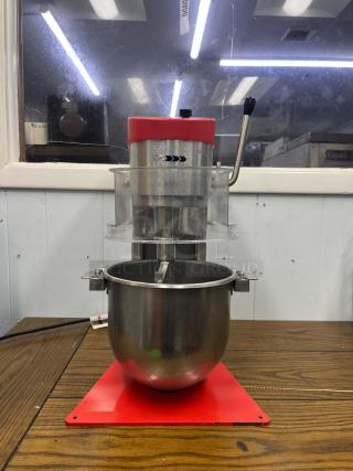 SAMMIC BM-5E planetary mixer, stainless steel bowl, red base, visible controls, excellent condition, for professional kitchens.