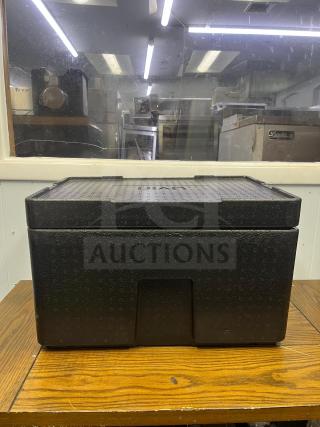 CAMBRO EPP180SW110 Cam GoBox Insulated Food Pan Carrier, 48.6 qt, black, sturdy condition, textured exterior.