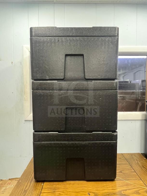 CAMBRO EPP180SW110 Cam GoBox insulated food pan carrier, 48.6 qt, black, stackable, good condition.