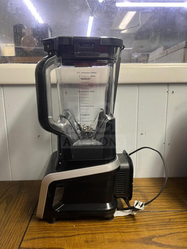 NINJA DUO IV701 blender, black, 72 oz, 1400-peak-watt motor, DrinkSaver feature, micro technology, like-new condition.