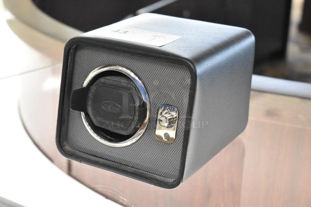 Wolf Windsor M2.5 Single Winder 4524029, black, textured finish, chrome control knob, excellent condition, for automatic watches.