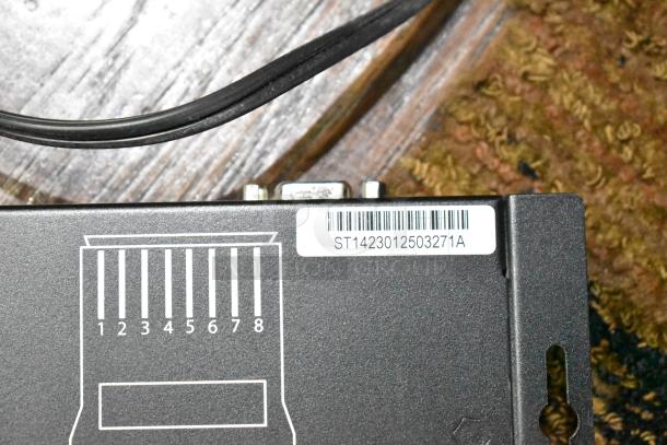 Binary B-200-1CAT-VGA transmitter with visible port illustrations and barcode ST1423012503271A.