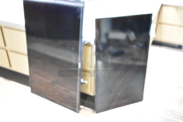 Samsung ME40C 40" and ME46C 46" TVs, 100-240V, 1 phase. Local pickup only. Condition appears used.