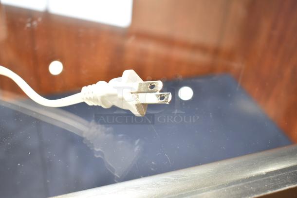 White power plug for a Sonos Box, shown on a reflective surface; no visible damage or markings.