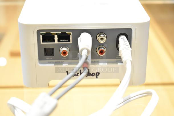 Sonos Connect streaming stereo update showing back panel with optical, coaxial, RCA inputs and ethernet ports. Good condition.