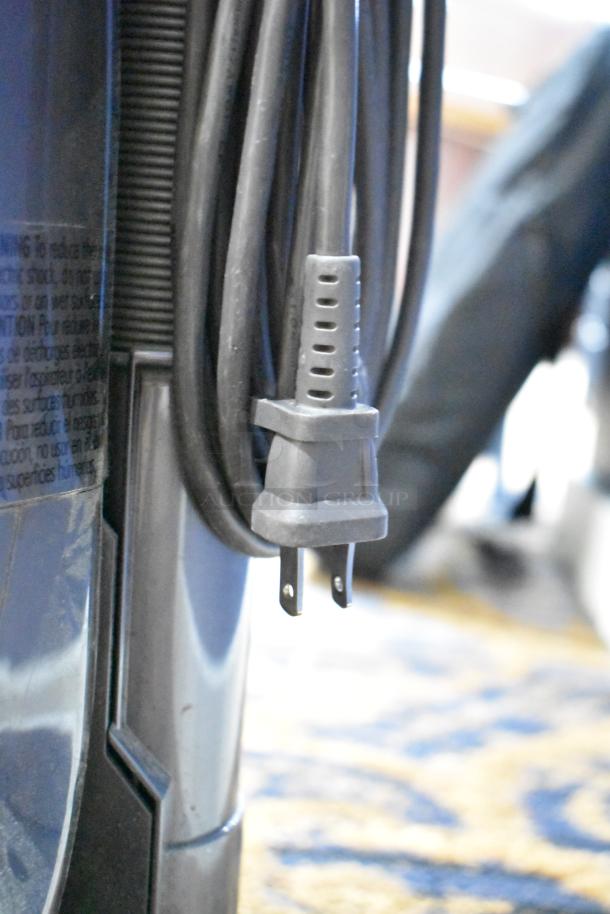 Dyson DC33 Vacuum Cleaner plug and cord detail, 115 volts, 1 phase, in used condition.