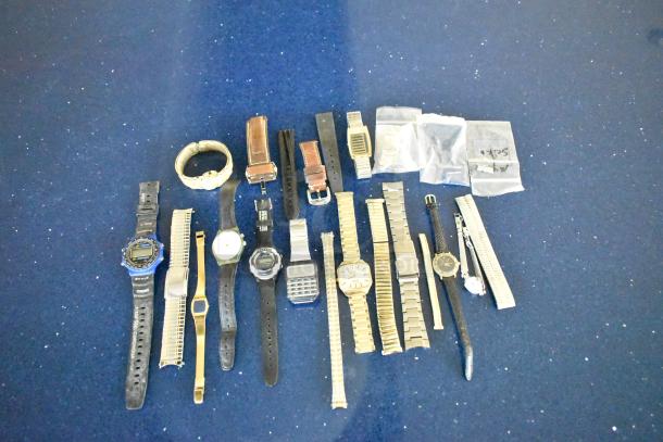 Collection of 23 assorted watches and watch bands on display, featuring various styles and materials, in mixed condition.