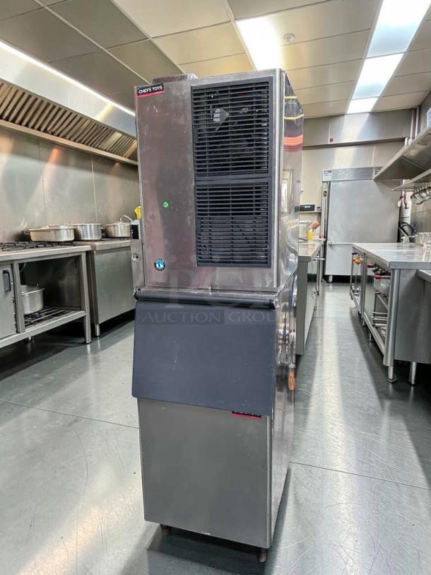 Hoshizaki KM-520MAJ commercial ice machine, 556 lb/day, stainless steel, air-cooled, slim line design, tested, excellent condition.