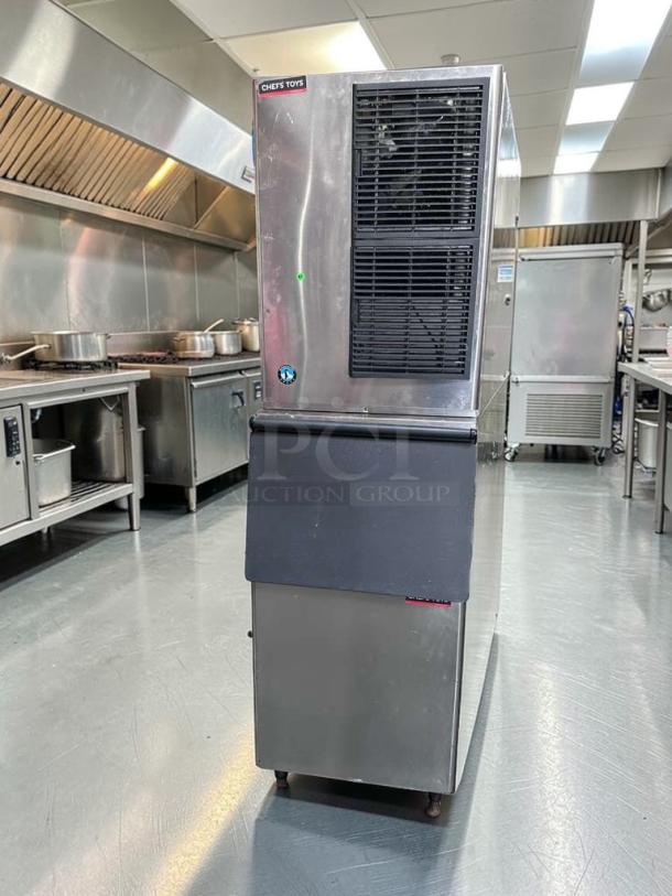 Hoshizaki KM-520MAJ commercial ice machine, 556 lb/day, stainless steel, air-cooled, excellent condition, tested operational.