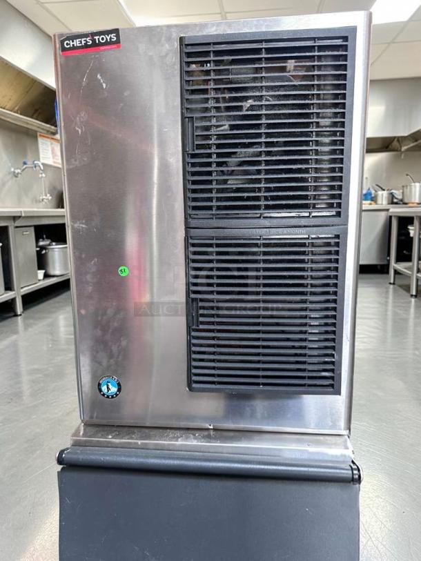Hoshizaki KM-520MAJ commercial ice machine, stainless steel, air-cooled, 556 lb/day, with storage bin. Fully tested, excellent condition.