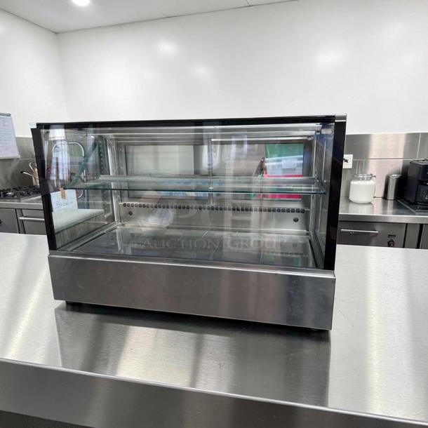 Immaculate RPI Industries VICD3-20-R refrigerated display case, glass merchandiser, 115V, commercial grade, fully operational.