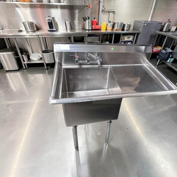 Advance Tabco FC-1-1818-18-X commercial sink, 18"x18" bowl, 18" drainboard, stainless steel, excellent condition, fully tested.