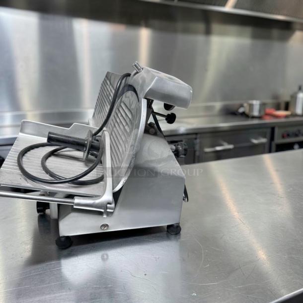 Globe C10 Chefmate meat slicer, 10" blade, belt-driven, 1/4 HP, stainless steel, top-tier condition, 115V, tested operational.