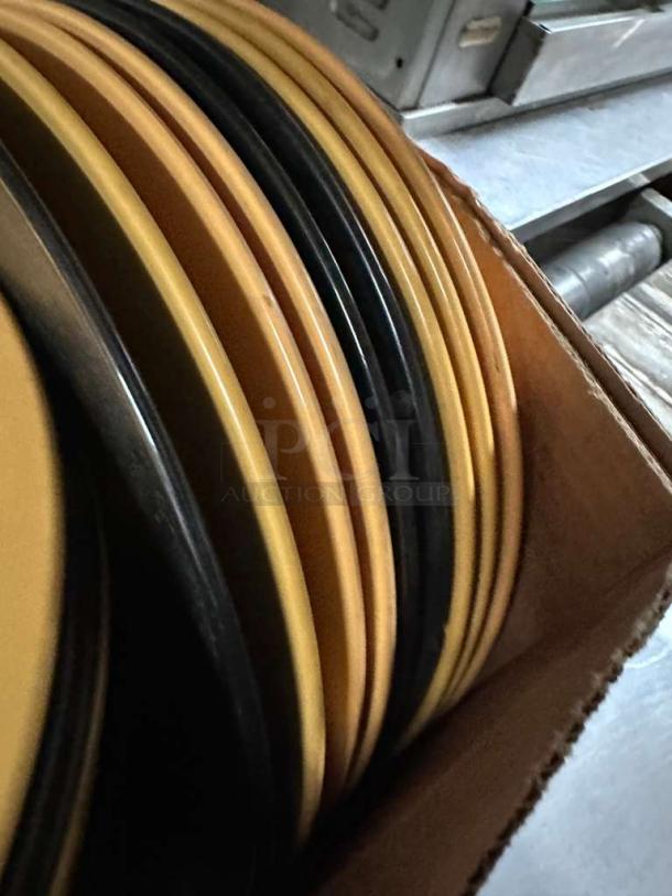 Assorted commercial melamine plates, yellow and black, approx. 30 pieces, heavy-duty restaurant dinnerware, excellent condition.