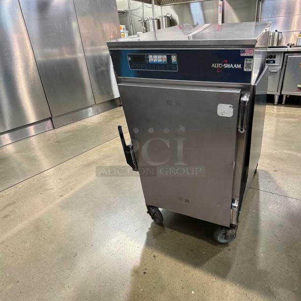 Elite Alto-Shaam 1000-TH/II Halo Heat® half-size cook and hold oven. Stainless steel, on casters, excellent condition, fully tested.