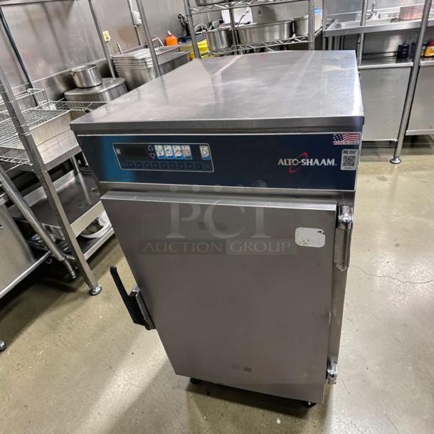 Alto-Shaam 1000-TH/II Halo Heat® Cook & Hold Oven, half-size, excellent condition, 208-240V, tested, operational.