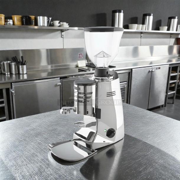 Mazzer Major V Automatic Espresso Grinder, prime condition, 110V, commercial grade, made in Italy, fully tested and operational.