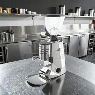 Mazzer Major V Automatic Espresso Grinder, prime condition, 110V, commercial grade, made in Italy, fully tested and operational.
