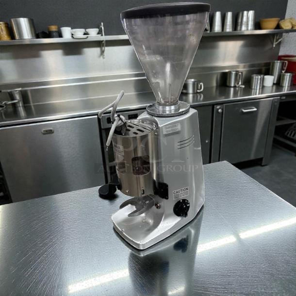 Mazzer Major V Automatic espresso grinder, prime condition, commercial-grade, 110V, made in Italy, fully tested, operational.