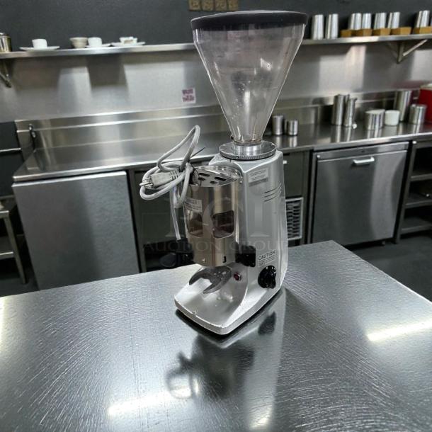 Mazzer Major V Automatic espresso grinder, 110V, silver, excellent condition, made in Italy, fully operational, model MAZ-L-GRD-0832.