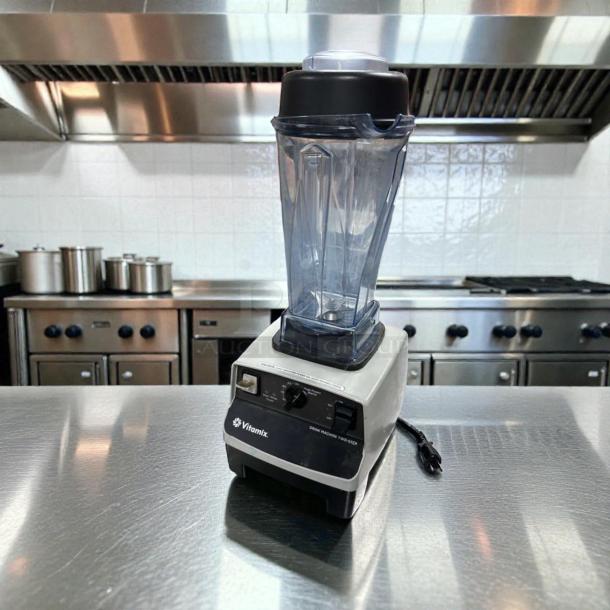 Vitamix VM0100A Drink Machine Advance Blender in outstanding condition, commercial-grade, 120V, fully operational.