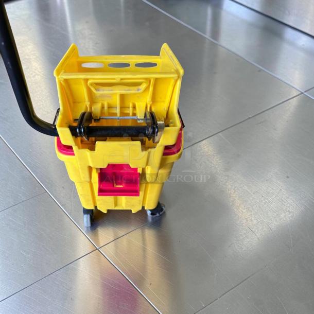 Rubbermaid WaveBrake 35 Qt. mop bucket with side press wringer, yellow, superb condition, includes dirty water separator.