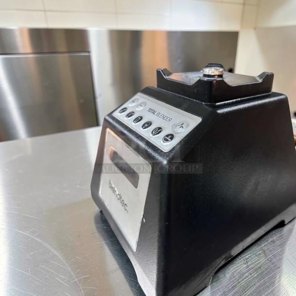 Blendtec EZ600 commercial blender base, model ES3, in elite condition. Features control panel and tally counter display.